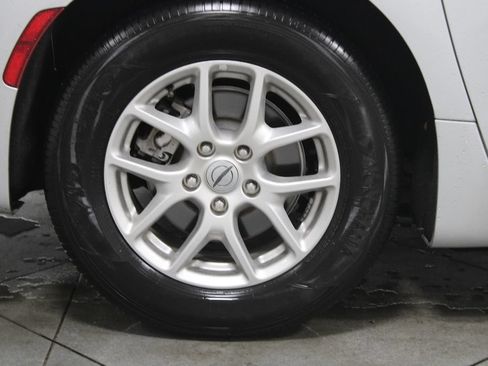Used 2024 Chrysler Pacifica Touring-L FWD image 13