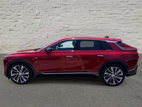 Used 2025 Cadillac Lyriq Luxury w/ LPO, Floor Liner Package AWD/4WD image 8
