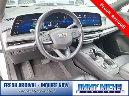 Used 2024 Cadillac XT4 Premium Luxury image 6