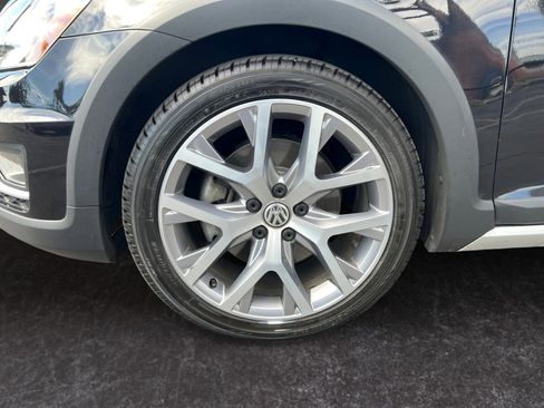 Used 2017 Volkswagen Golf Alltrack SEL image 14