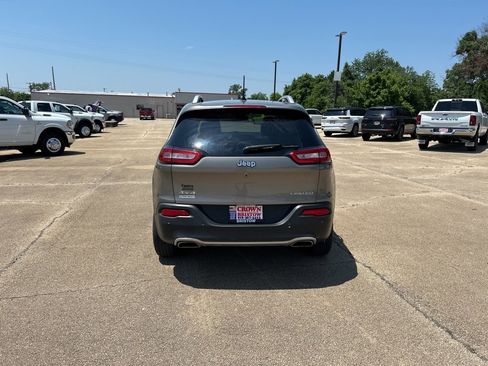 Used 2018 Jeep Cherokee Limited image 4