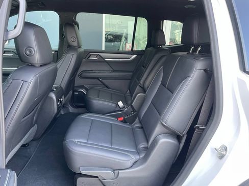 Used 2024 GMC Acadia Elevation FWD image 16