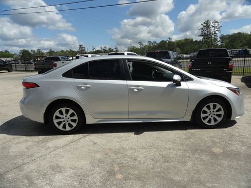 Used 2025 Toyota Corolla LE image 5