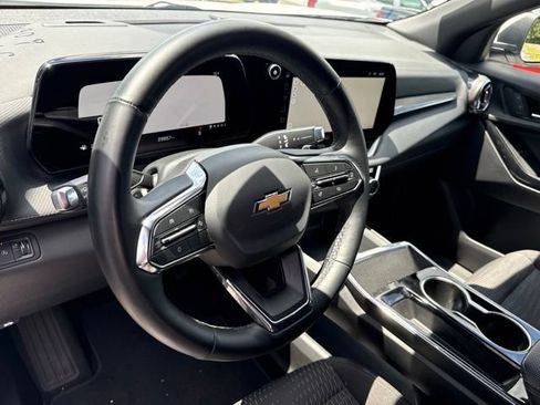 Used 2025 Chevrolet Equinox LT AWD/4WD image 30