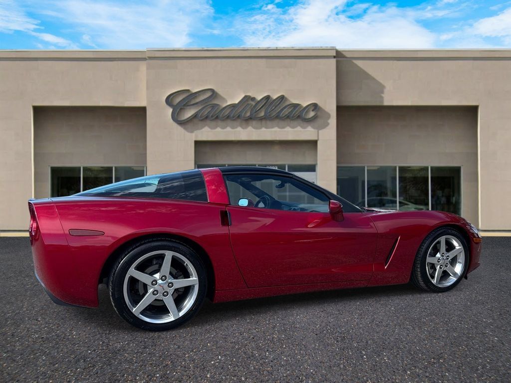 Used 2005 Chevrolet Corvette Coupe w/ Preferred Equipment Group RWD image 3