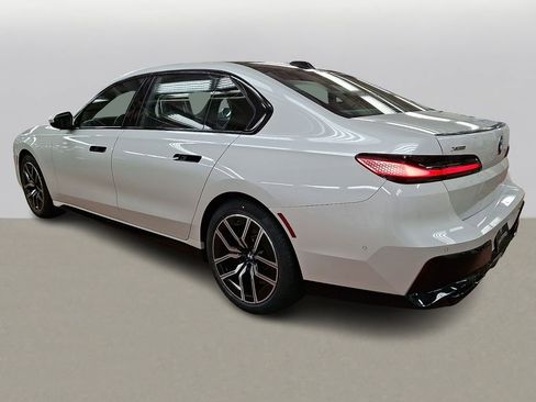 Certified 2023 BMW 760i xDrive image 5