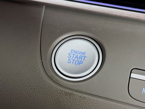 Used 2024 Hyundai Elantra SEL image 21