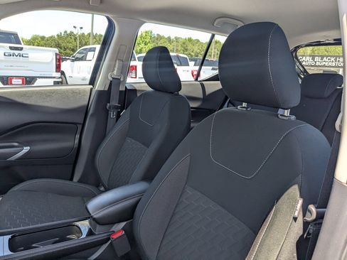 Used 2024 Nissan Kicks SV FWD image 14