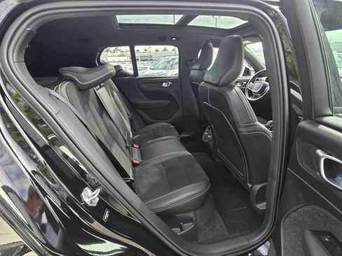 Used 2021 Volvo XC40 P8 Recharge w/ Advanced Package image 17