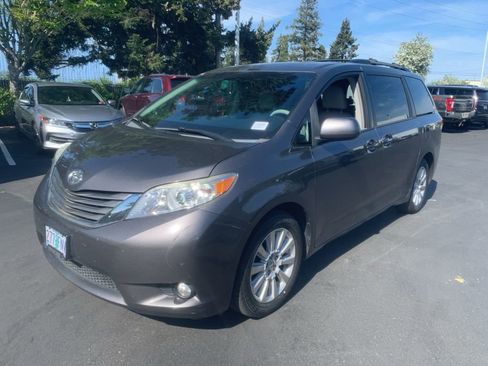 Used 2012 Toyota Sienna XLE AWD/4WD image 1
