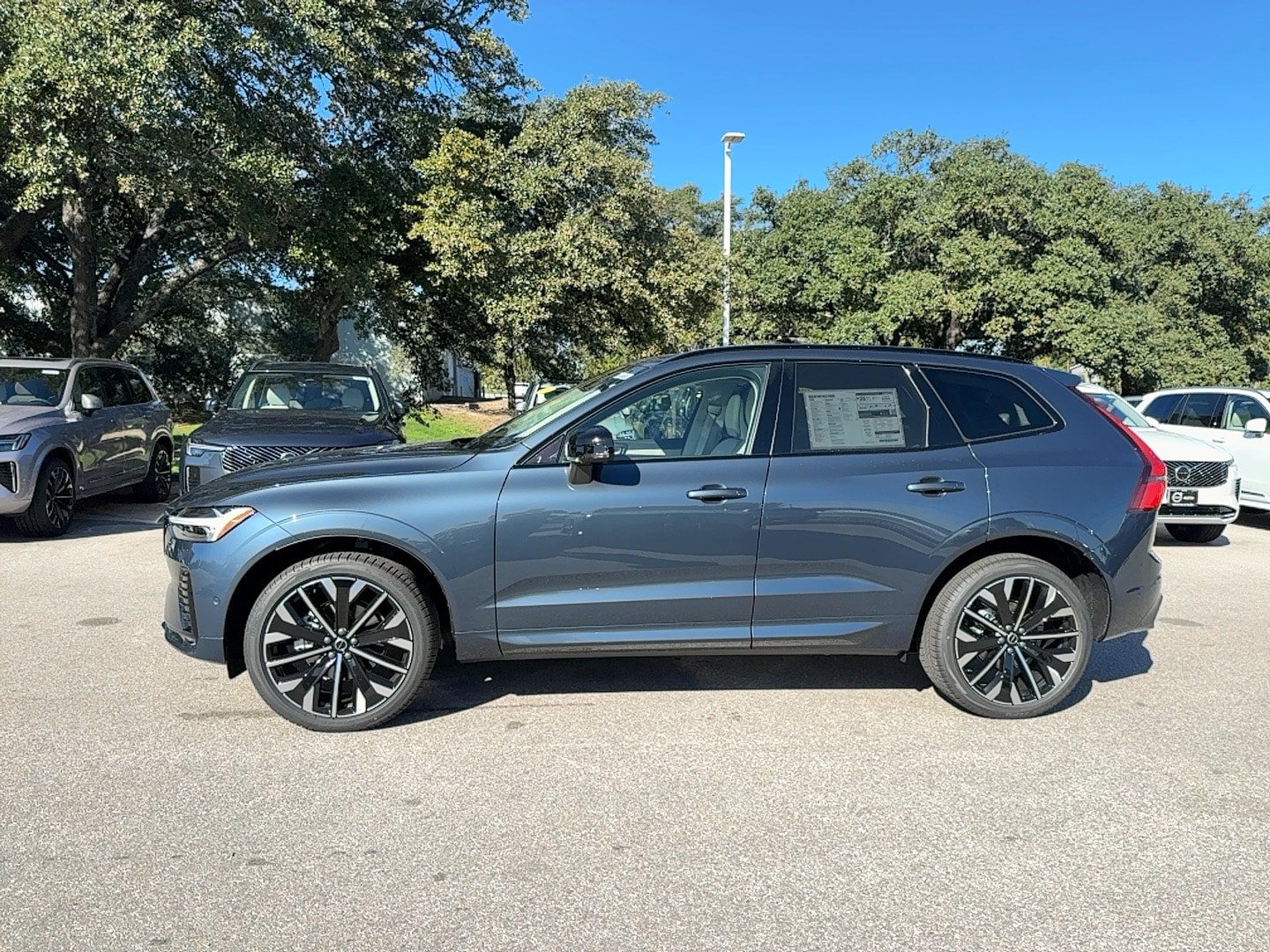 Used 2026 Volvo XC60 B5 Ultra w/ Protection Package Premier AWD/4WD image 3