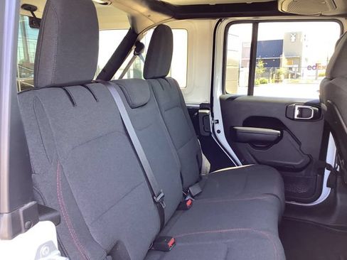 Used 2025 Jeep Wrangler Unlimited Rubicon w/ Convenience Group AWD/4WD image 35