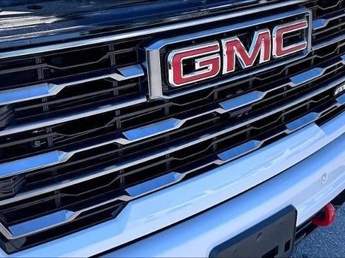 Used 2025 GMC Sierra 2500 AT4 w/ AT4 Premium Plus Package AWD/4WD image 32
