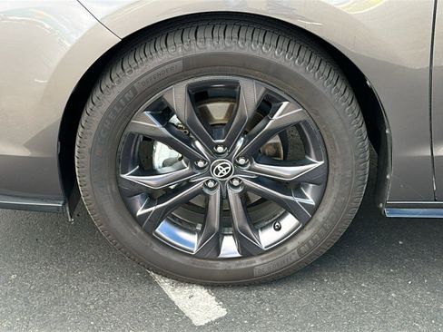 Used 2021 Toyota Sienna XSE image 9