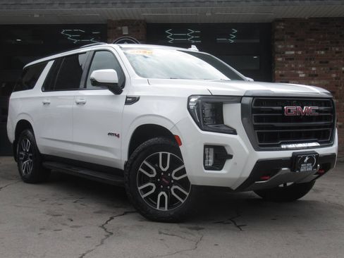 Used 2024 GMC Yukon XL AT4 w/ Technology Package AWD/4WD image 2