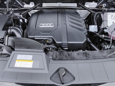 Certified 2025 Audi Q5 2.0T Premium w/ Convenience Plus Package image 11