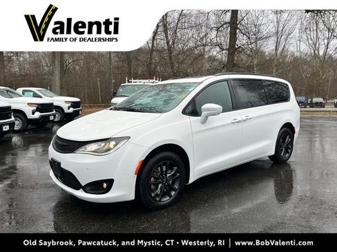 Used 2020 Chrysler Pacifica Touring-L w/ Advanced Safetytec Group image 1