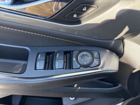 Used 2021 Chevrolet Traverse LT image 28