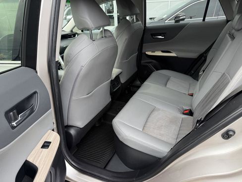 Certified 2021 Toyota Venza XLE image 8