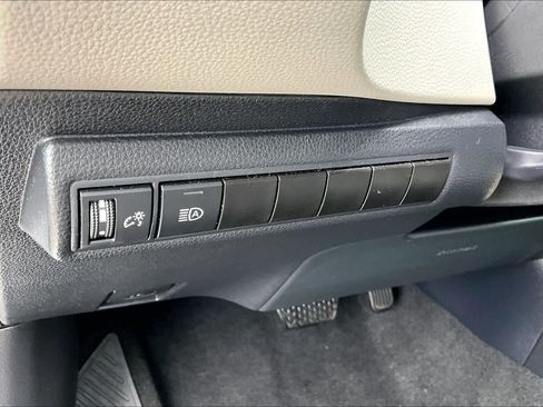 Used 2025 Toyota Corolla LE FWD image 32