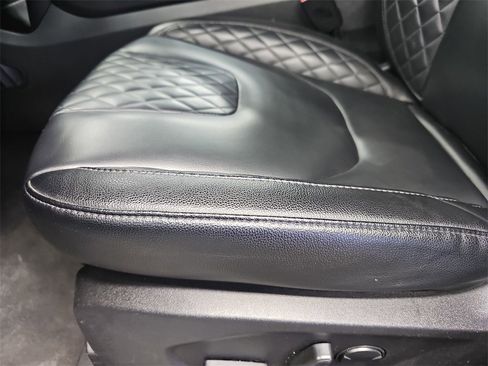 Used 2024 Ford Edge Titanium image 29