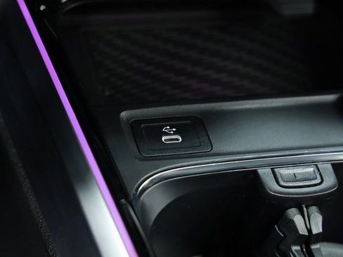 Used 2024 Mercedes-Benz GLB 250 4MATIC image 17