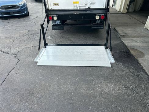 Used 2015 Chevrolet Express 3500 RWD image 9