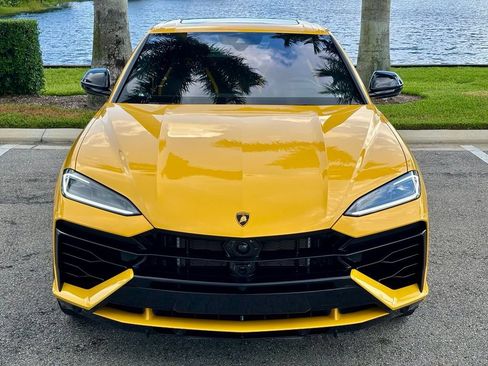 Used 2025 Lamborghini Urus SE AWD/4WD image 2
