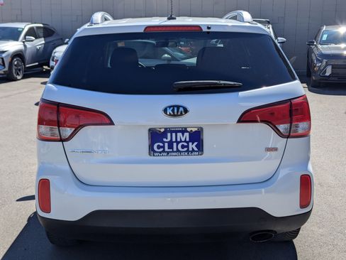 Used 2015 Kia Sorento LX image 3