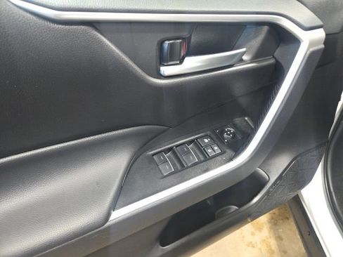 Used 2025 Toyota RAV4 XLE AWD/4WD image 25
