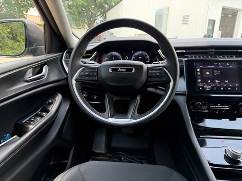 Used 2023 Jeep Grand Cherokee L Laredo RWD image 13