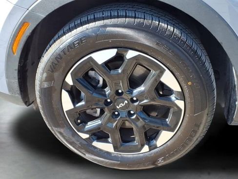 Used 2024 Kia Sorento S image 22