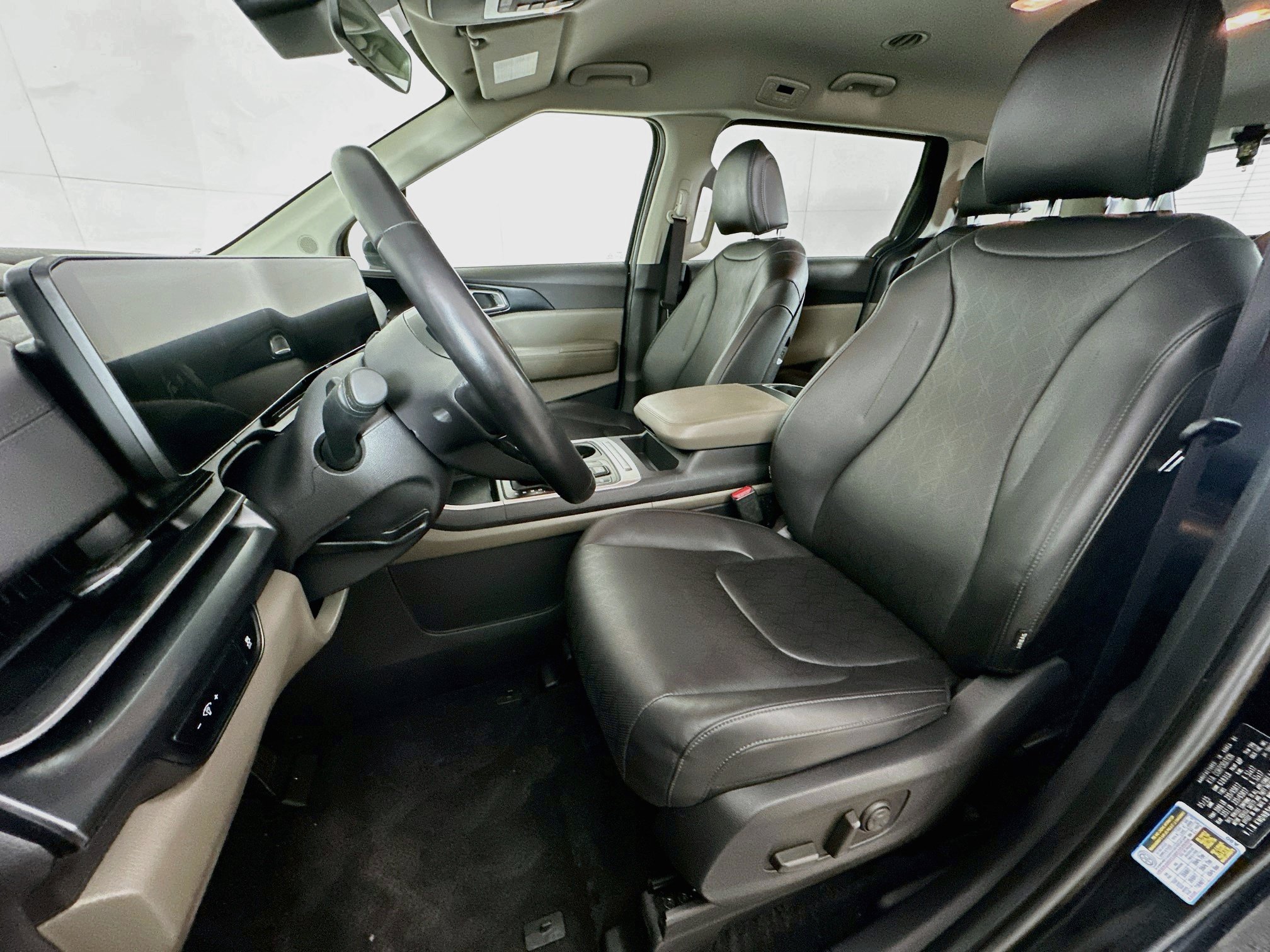 Used 2026 Kia Carnival FWD image 13