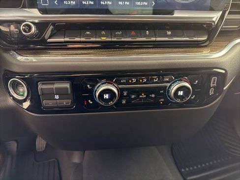 Used 2025 GMC Sierra 1500 Elevation image 37