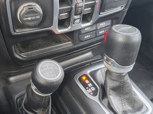 Used 2021 Jeep Gladiator Sport AWD/4WD image 29