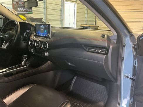 Used 2025 Nissan Sentra SR w/ SR Premium Package image 17