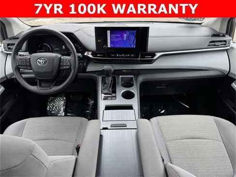 Certified 2025 Toyota Sienna LE image 7