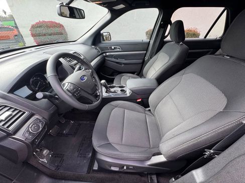 Used 2018 Ford Explorer XLT w/ Equipment Group 201A image 11