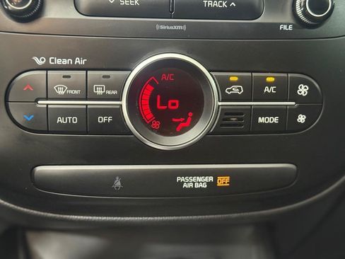 Used 2017 Kia Soul + FWD image 18