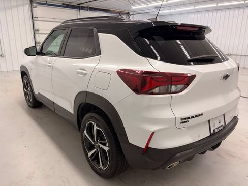Used 2022 Chevrolet TrailBlazer RS w/ Sun and Liftgate Package AWD/4WD image 4
