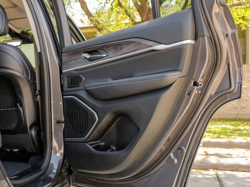 Used 2022 Jeep Grand Cherokee Limited image 58