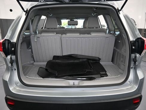 Used 2019 Toyota Highlander LE image 34