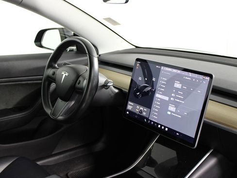 Used 2019 Tesla Model 3 Standard Range Plus image 13