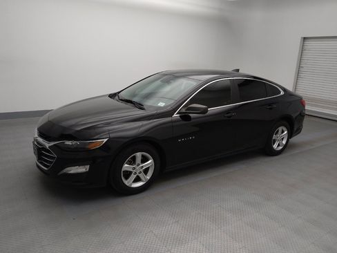 Used 2019 Chevrolet Malibu LS image 2