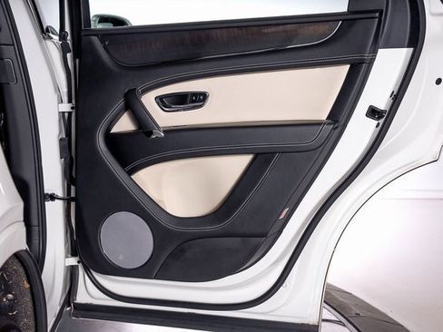 Used 2019 Bentley Bentayga image 62