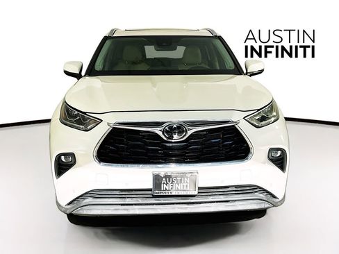 Used 2020 Toyota Highlander Limited image 2