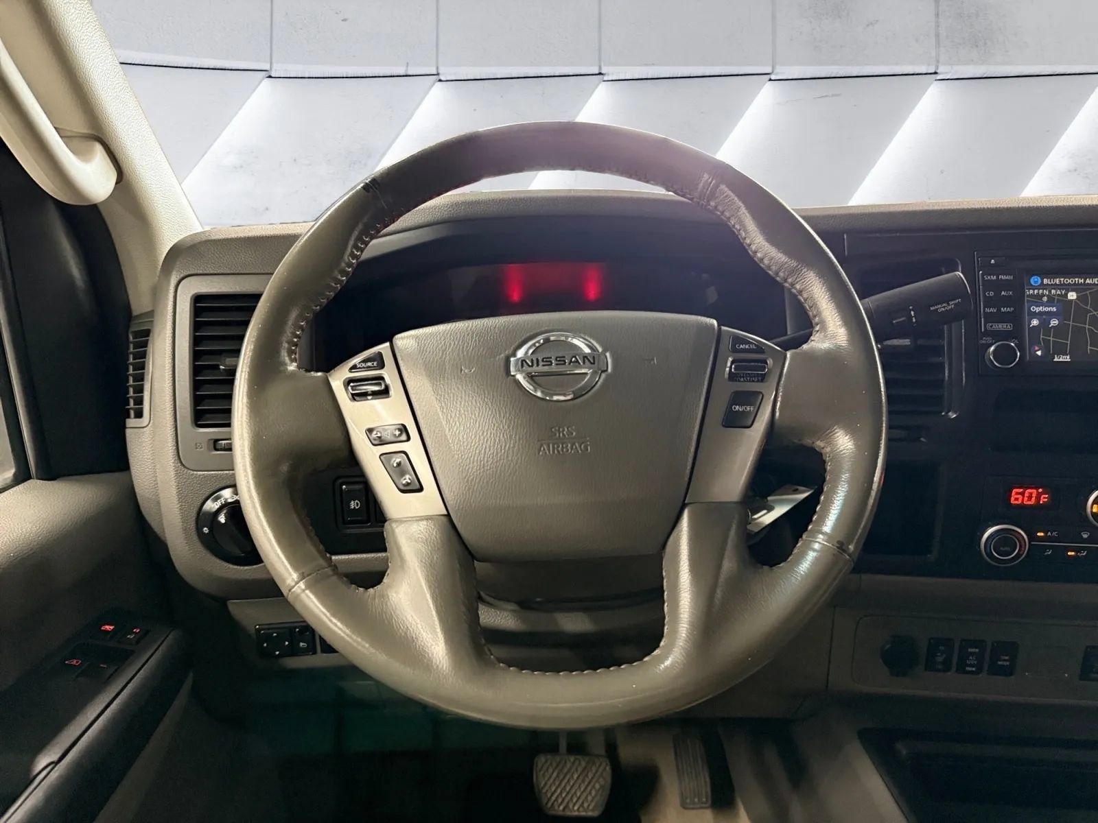 Used 2015 Nissan NV 3500 SL w/ Technology Package RWD image 20