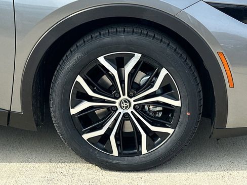 Used 2023 Toyota Crown Limited image 7