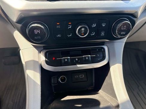 Used 2023 GMC Acadia SLE w/ Driver Convenience Package FWD image 24