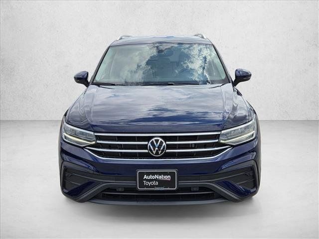 Used 2023 Volkswagen Tiguan SE FWD image 2